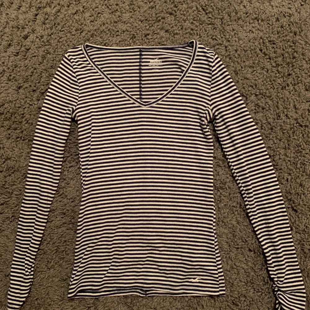 hollister v neck tee